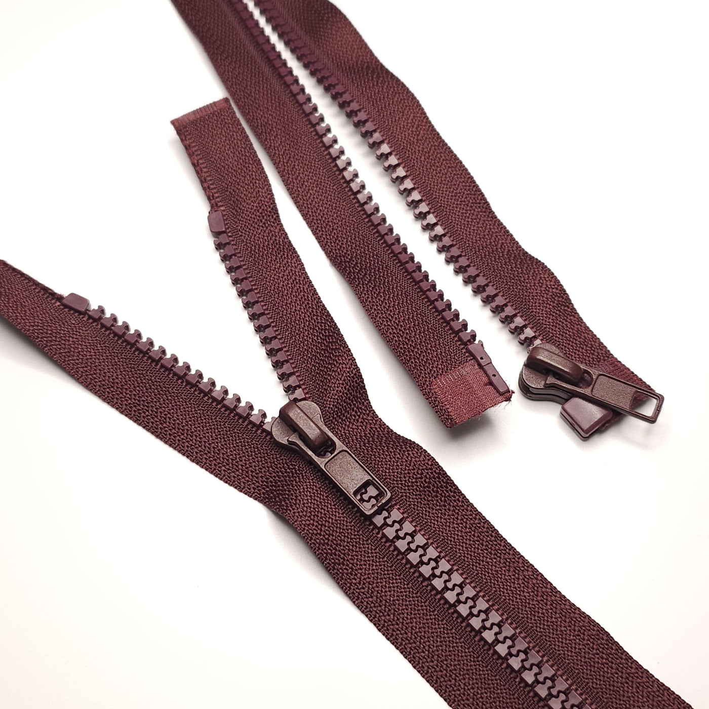 Open End Zipper | Maroon | Molded Plastic | #5 | 28'' - 71 cm