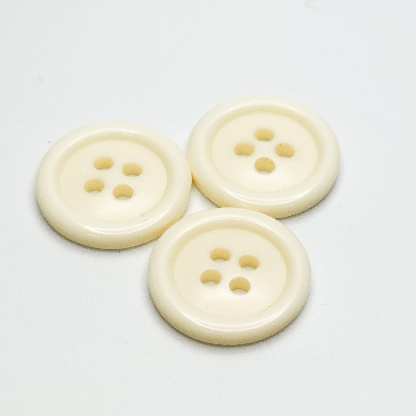 Buttons #B25 | 18 mm white