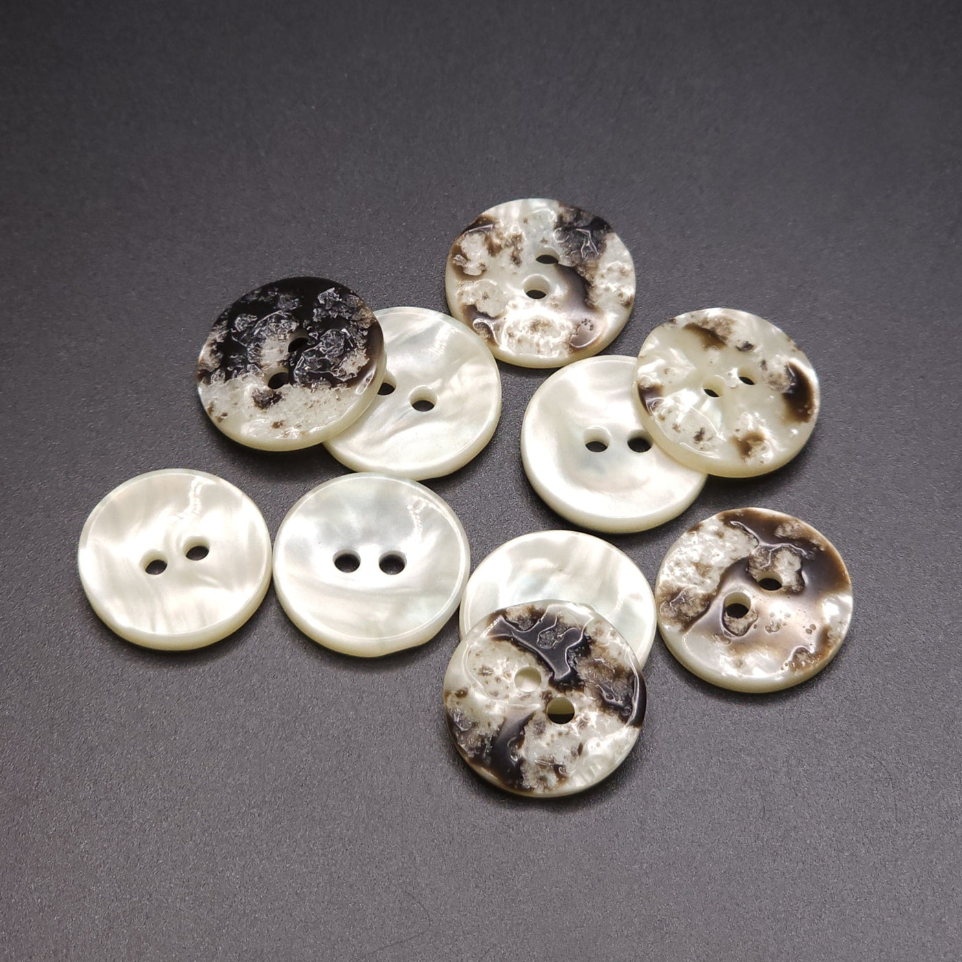 Buttons 15 mm white black