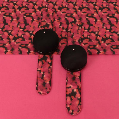 Bohin | Flexible Slap Bracelet Pincushion | Exclusive Pink & Black Design