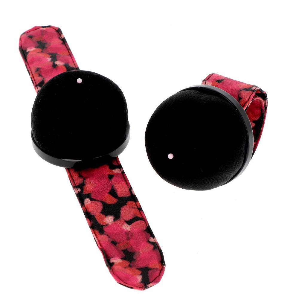 Bohin | Flexible Slap Bracelet Pincushion | Exclusive Pink & Black Design