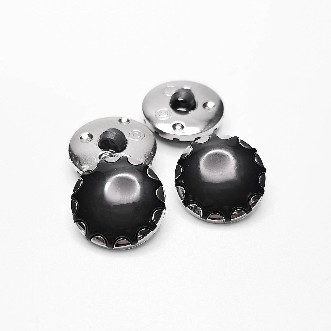 Buttons Black and Silver 17 mm