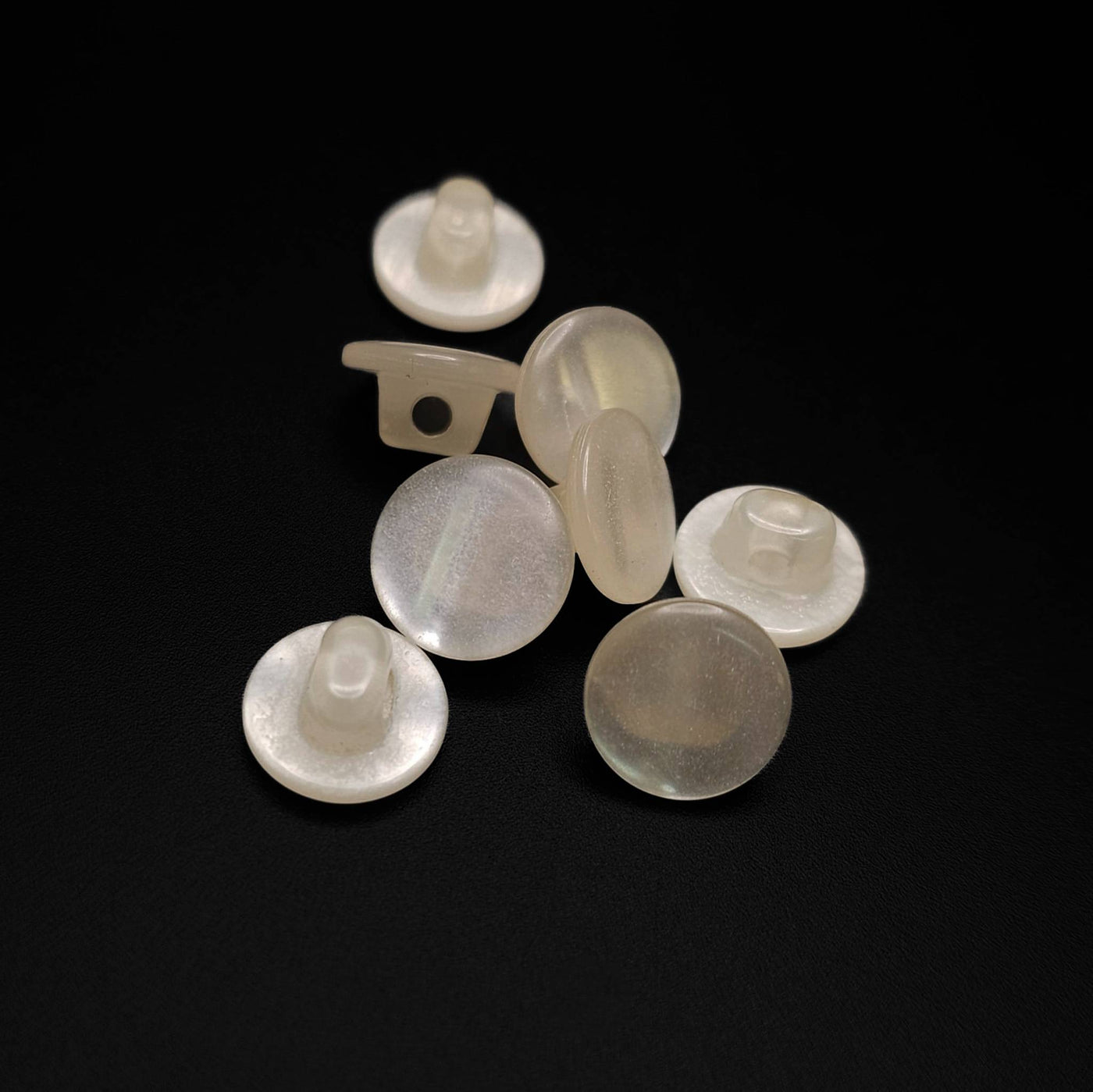 Buttons White 9 mm