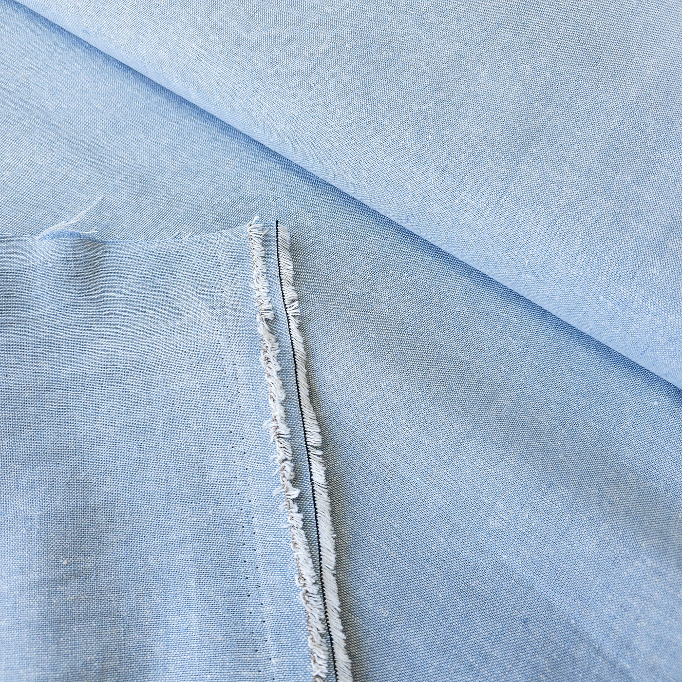 Essex Yarn Dyed Linen & Cotton Blend | Chambray| 119 cm | END OF ROLL