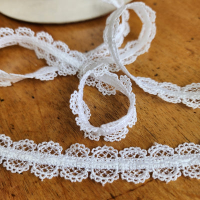 Lace Ribbon, 10 Yards Lace Ribbon 16.5cm Wide Nylon Lace Ribbons for Crafts  Lace Trim for Gift Package Wedding Decorations DIY Crafts Sewing(White)