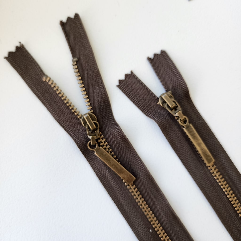 Zipper #3 | Brass  | 11" / 27 cm | Brown