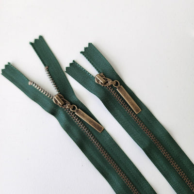  Antique Brass Zipper  | #3 | 16" / 40 cm | Green