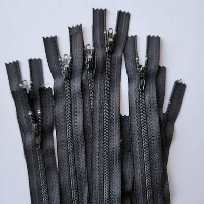 Closed-End Nylon Coil Zipper #3 | 10" / 25 cm