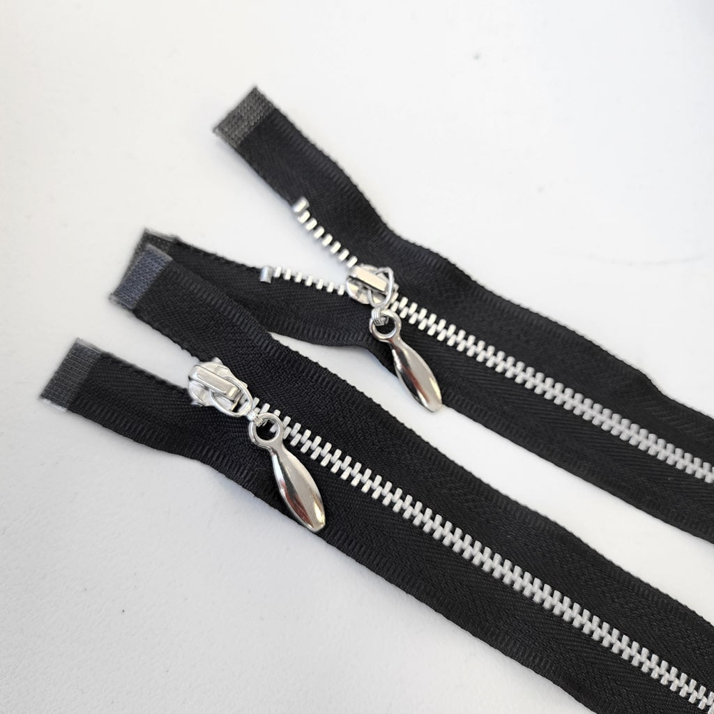 Nickel Zipper  #4.5 | 21" / 53 cm | Black