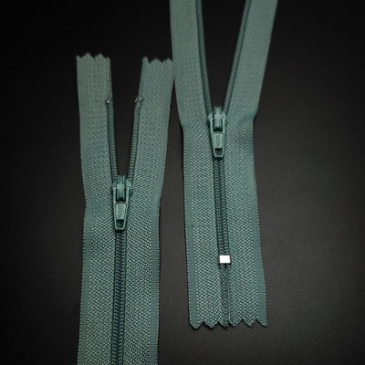 Closed-End Nylon Coil Zipper #3 | 10" / 25 cm
