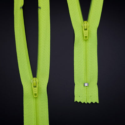 Closed-End Nylon Coil Zipper #3 | 18" / 46 cm