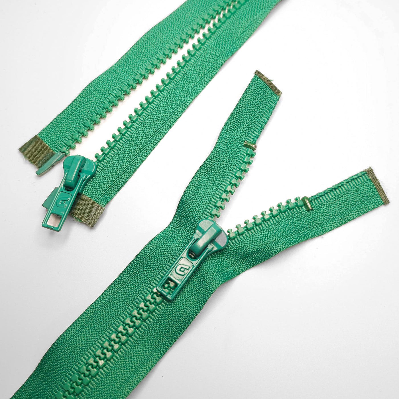 Open End Zipper | Molded Plastic | #5 | Green | 14'' - 35.5cm