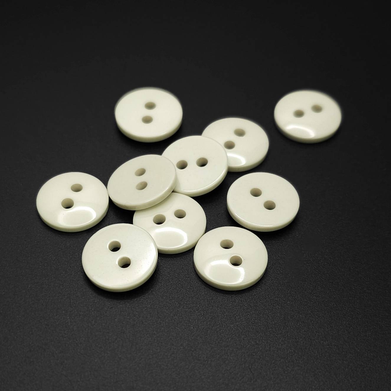 Buttons White 12 mm 