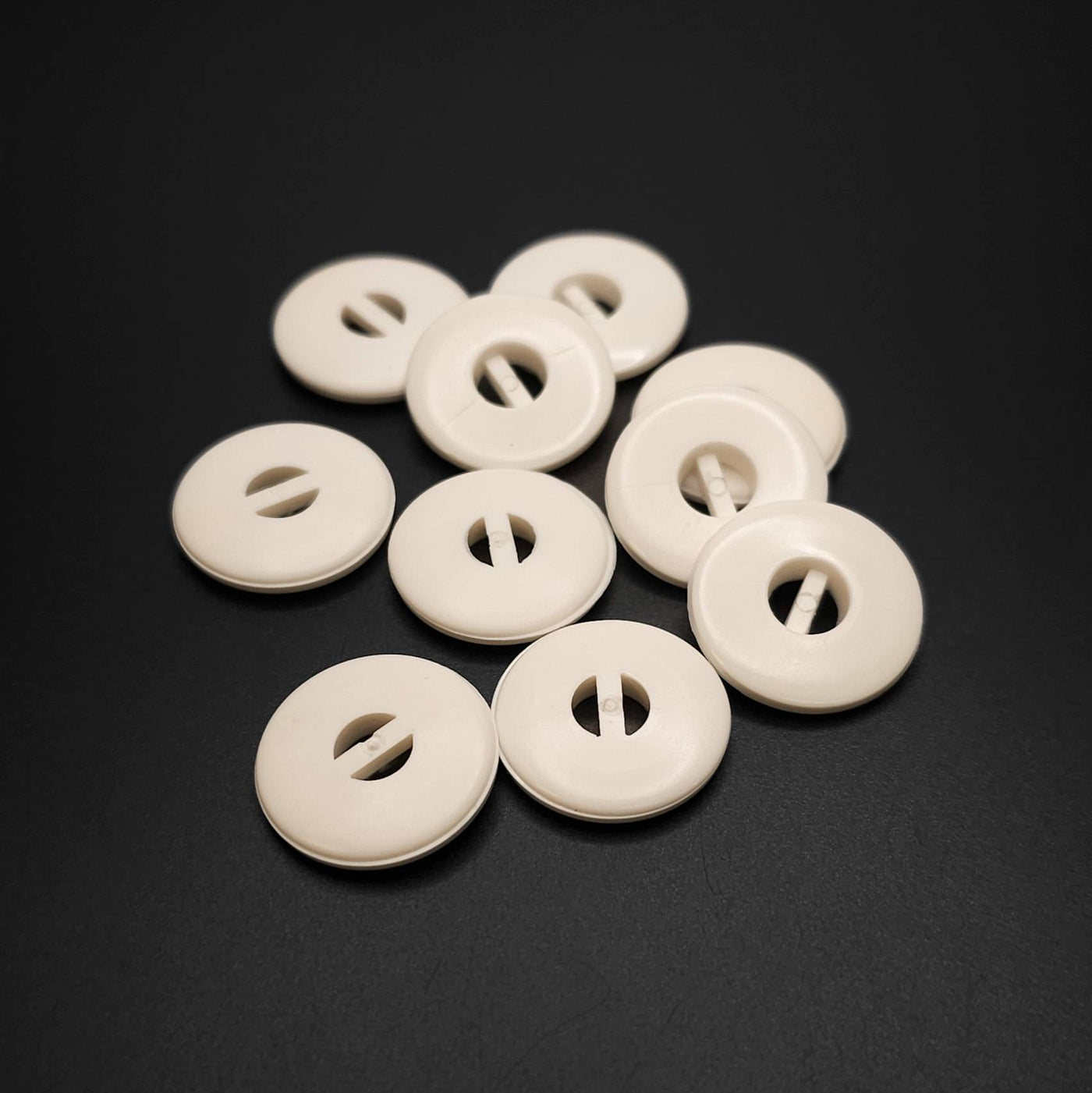 Buttons White 18 mm