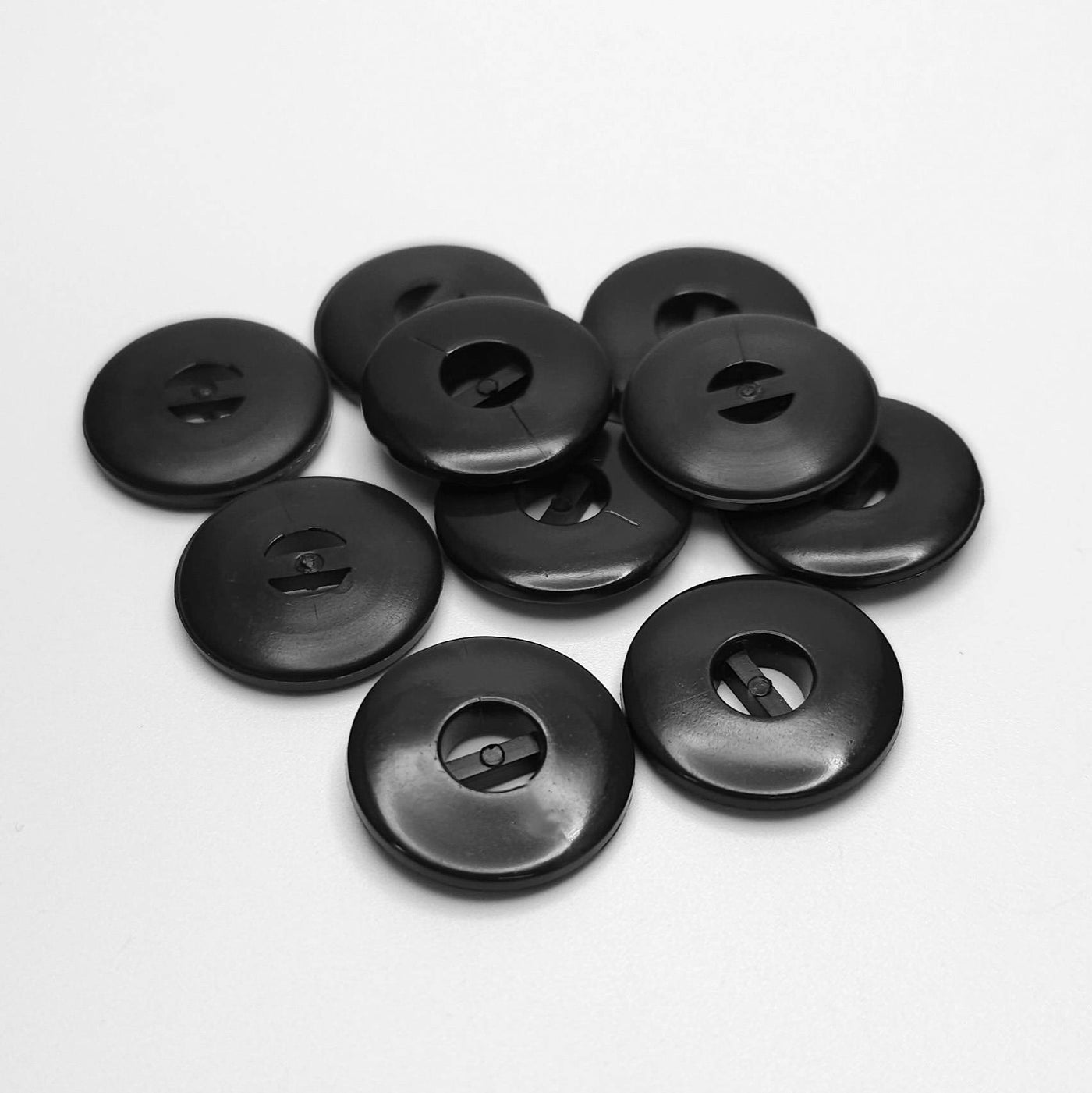 Buttons Black 18 mm
