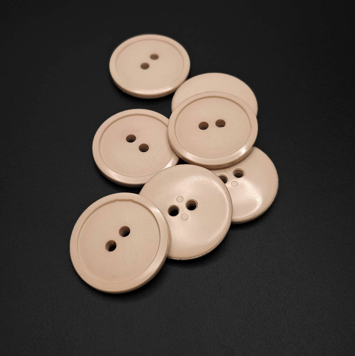 Buttons beige 22 mm