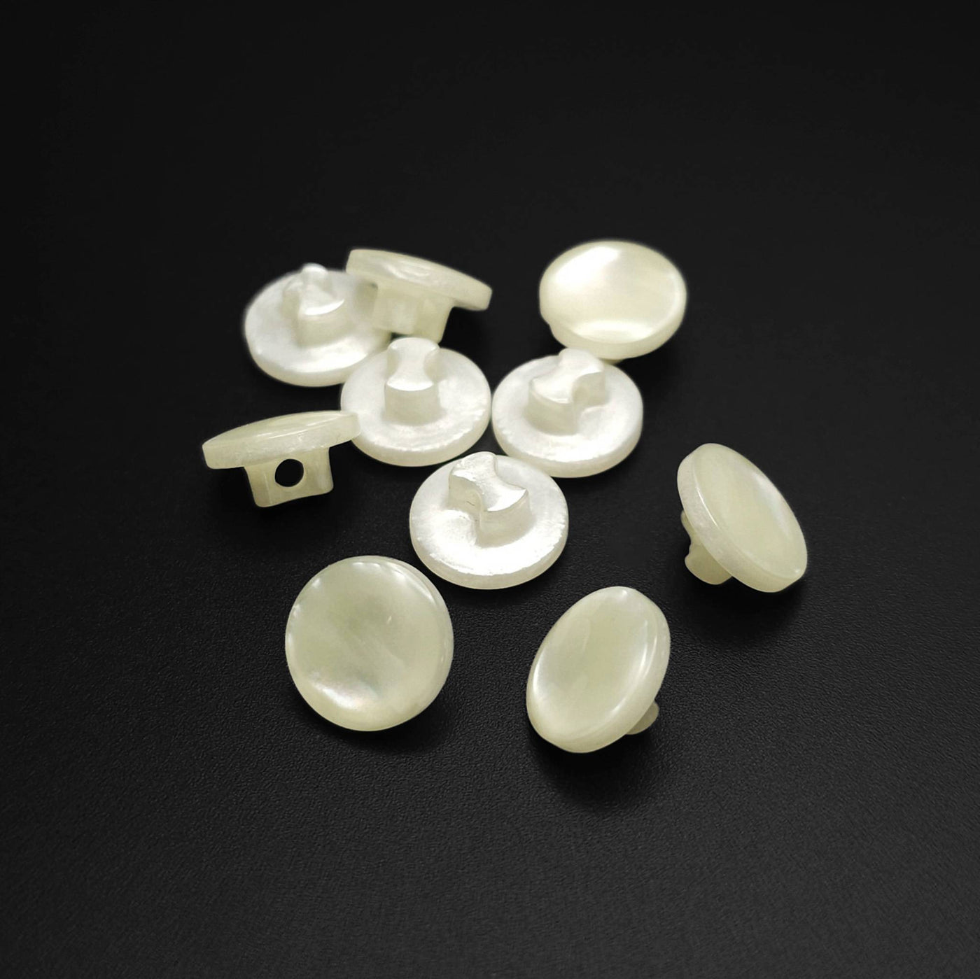 buttons 10mm cream