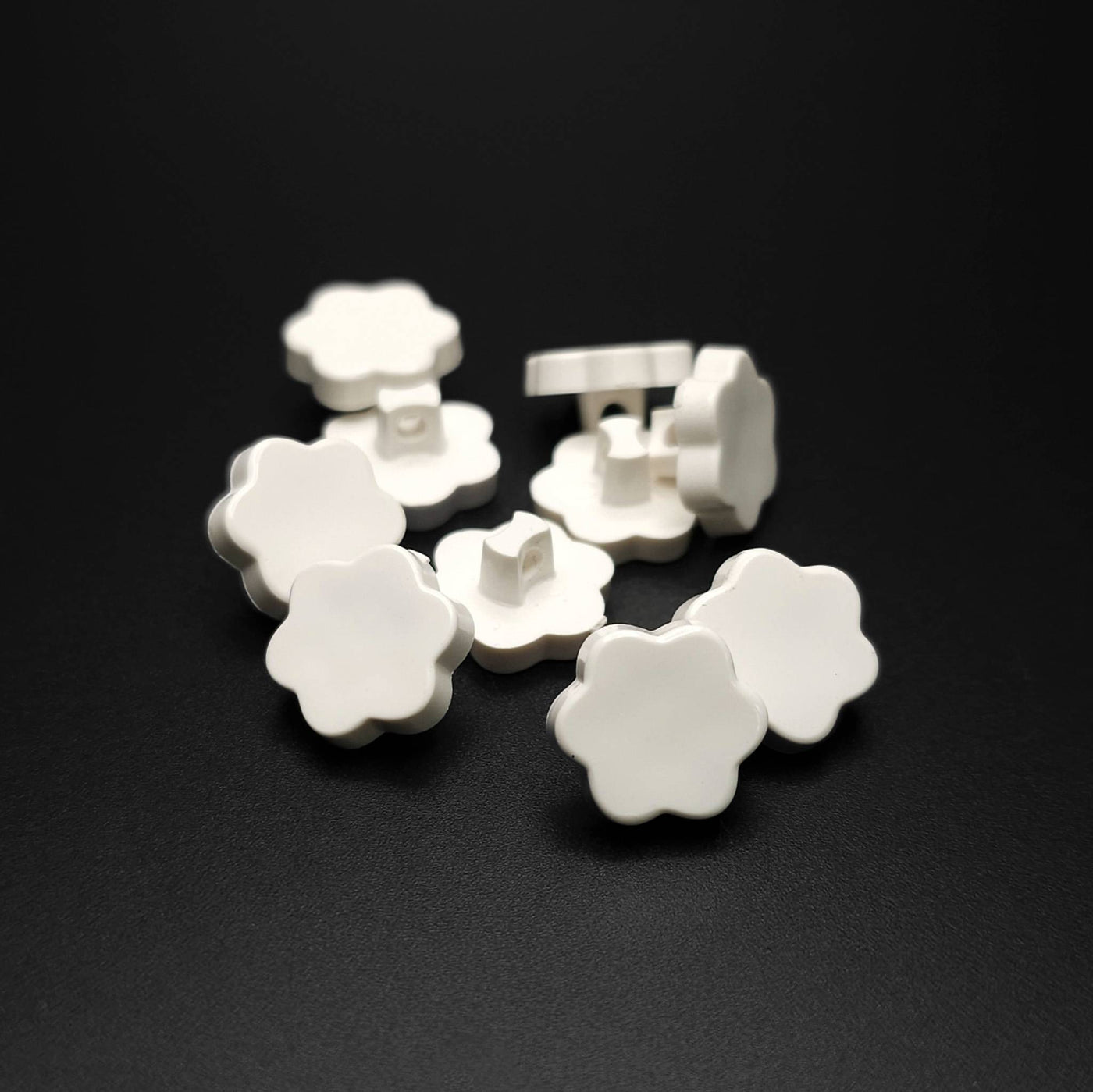 buttons flower white 13mm
