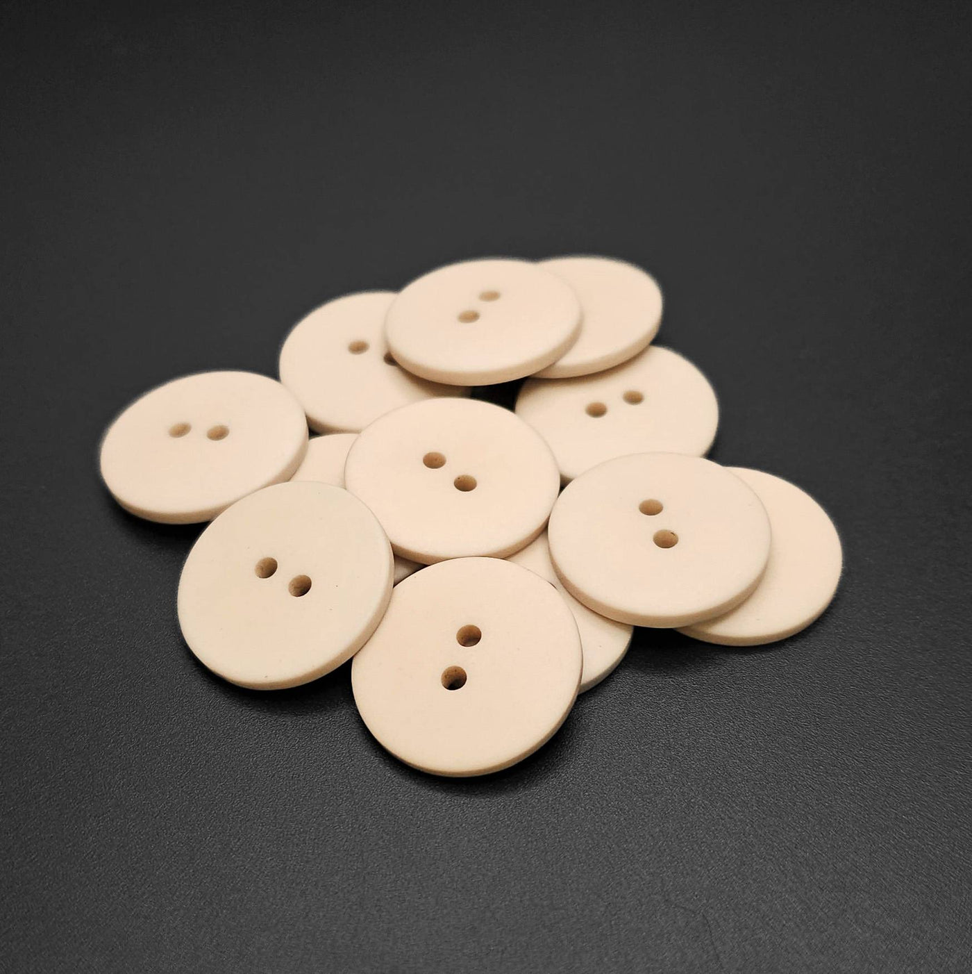 Buttons beige 18 mm