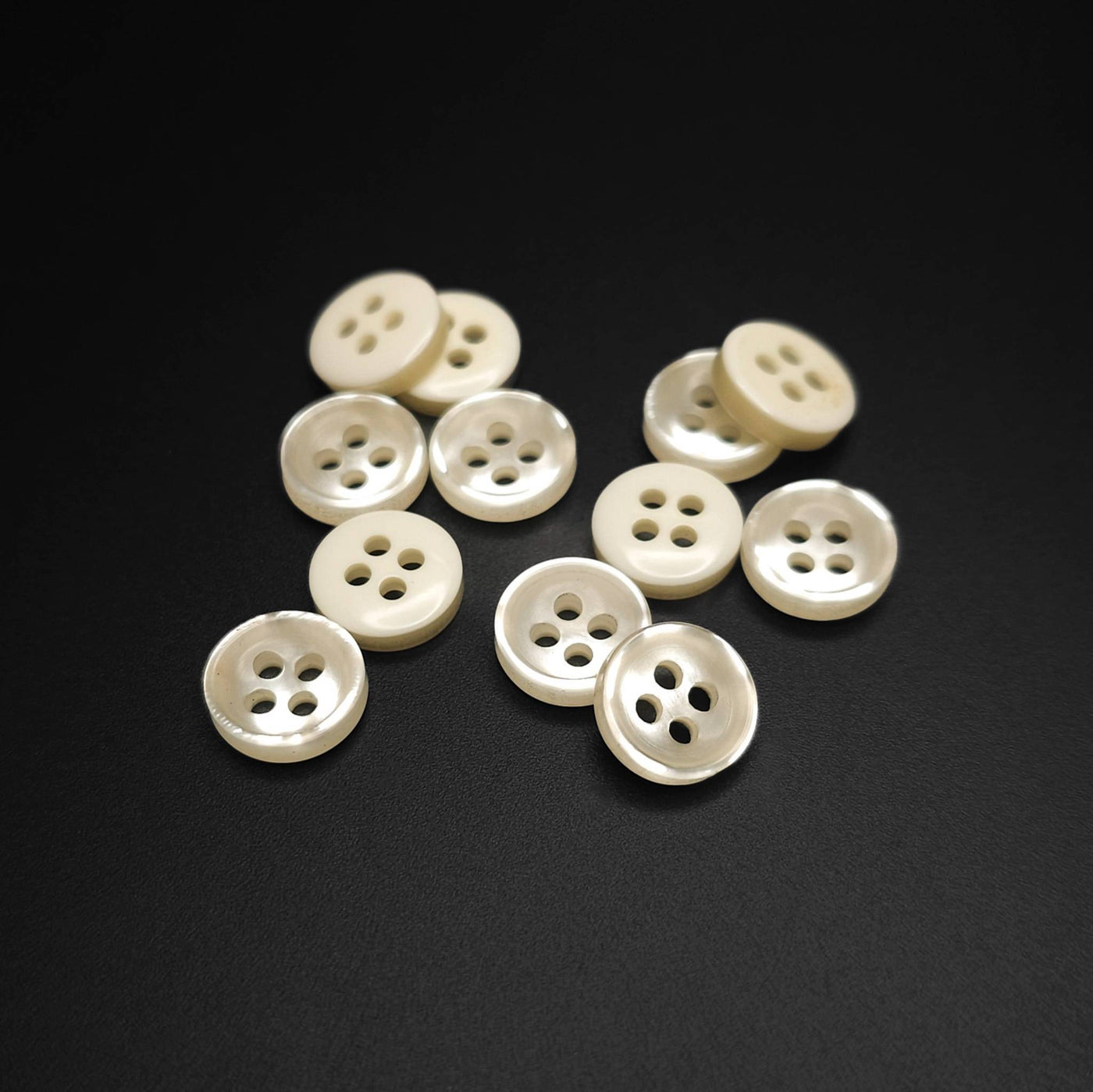 buttons light yellow 10mm