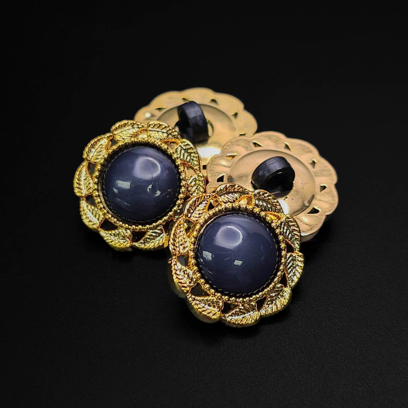 Buttons Gold and Purple 18 mm 