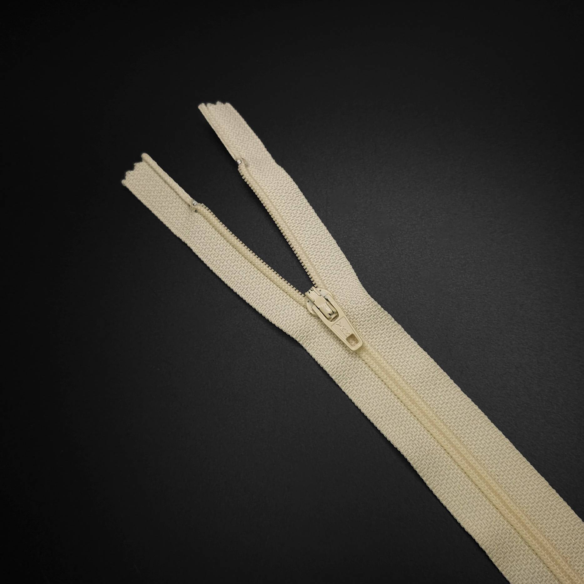 Buy Quality Zippers Online | Large Selection for Sewing | Les Tissées