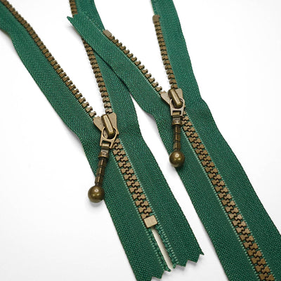 YKK | Closed-End Zipper | Molded Plastic | Pantone Pine Green | #5 | 6 1/2'' - 16.5 cm