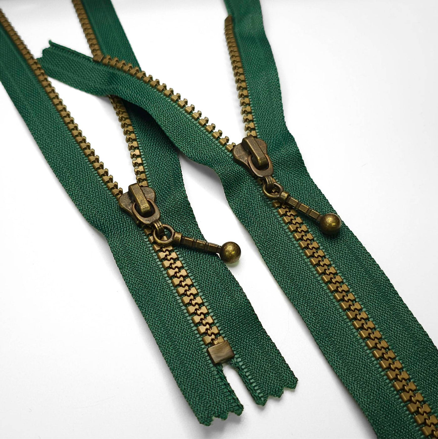 Closed-End Zipper | Molded Plastic | Dark Green | #5 | 9 3/4'' - 24.5 cm 
