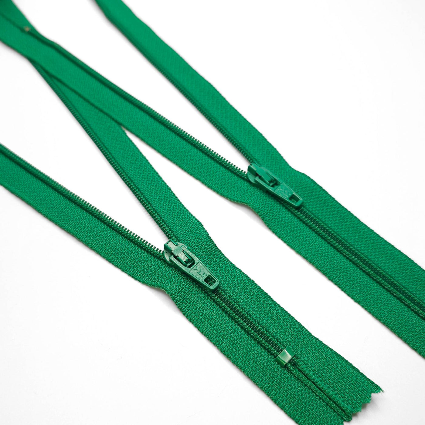 YKK | Closed End Nylon Coil Zipper | #2 | Green | 15 3/4 '' - 40 cm