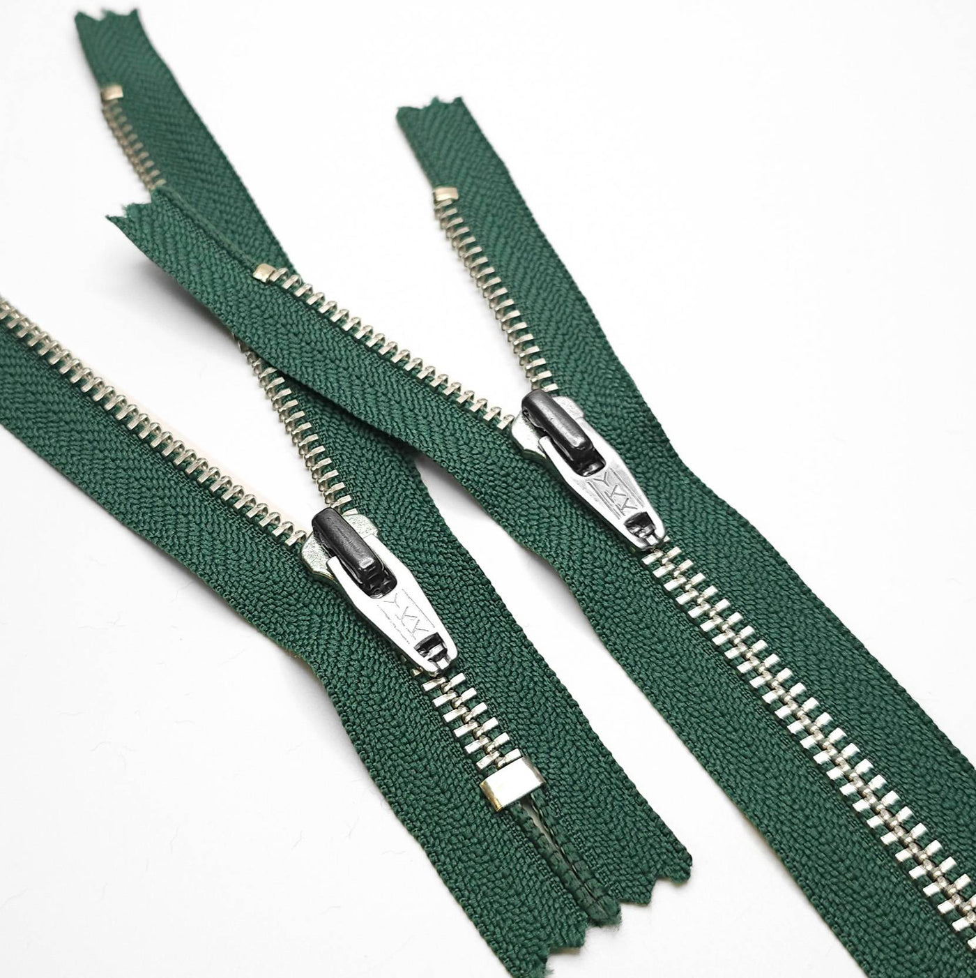 YKK | Closed End Zipper | Metal | Forest Green | #5 | 5 3/4'' - 14,5 cm