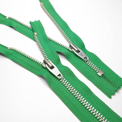 YKK | Closed End Zipper | Metal | Green | #5 | 5 1/2'' - 14 cm
