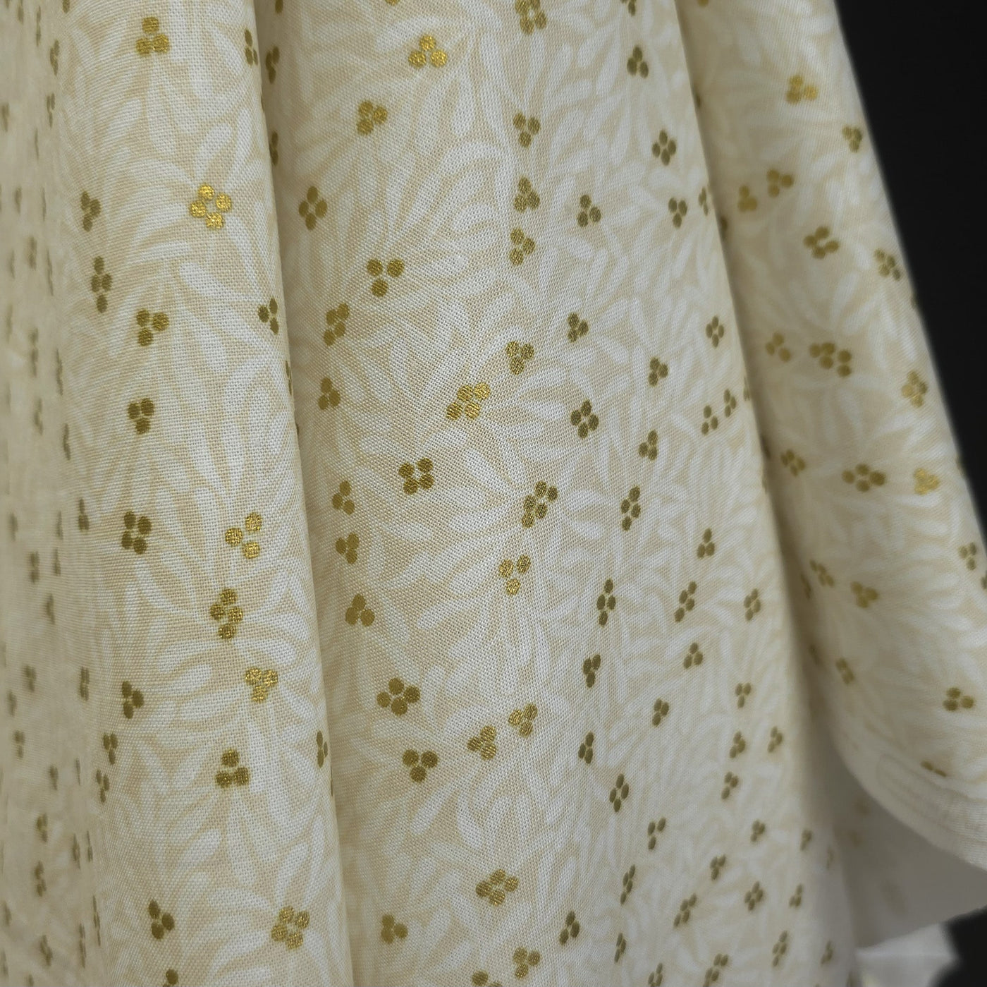 100% Cotton | Holiday Flourish | Festive Finery | Robert Kaufman - Vanilla