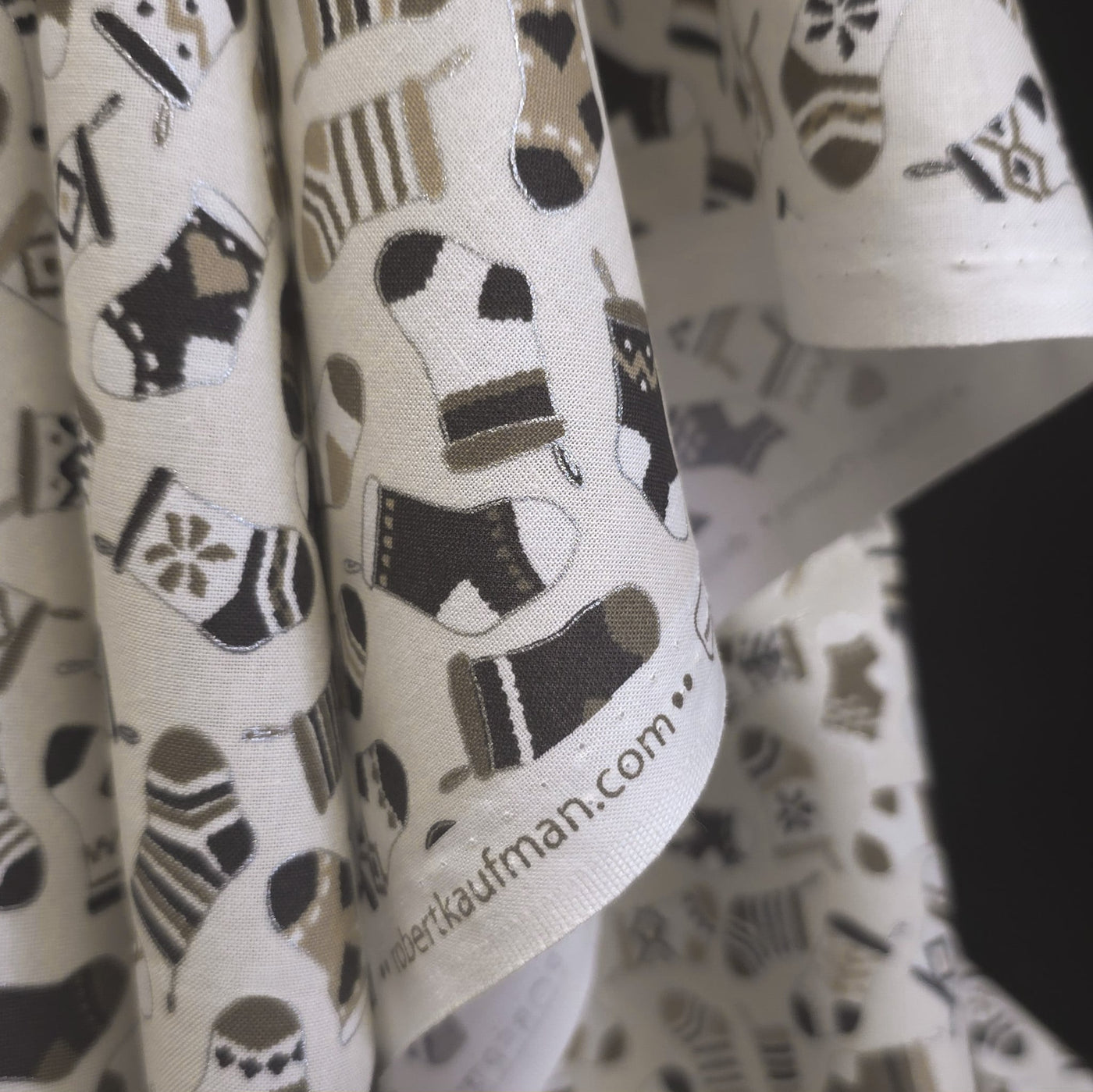 100% Cotton | Holiday Charms | White | Robert Kaufman