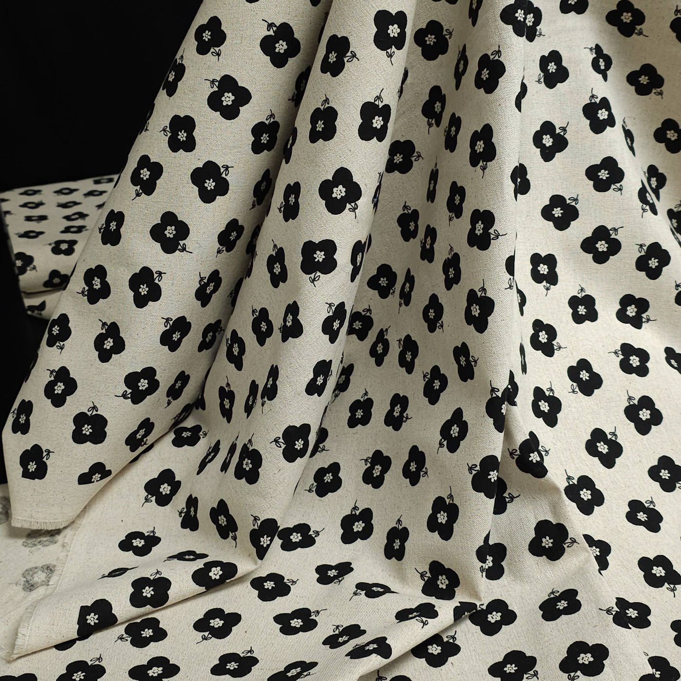 Cotton Flax Print Canvas | Flowers | By Robert Kaufman | Natural & Black