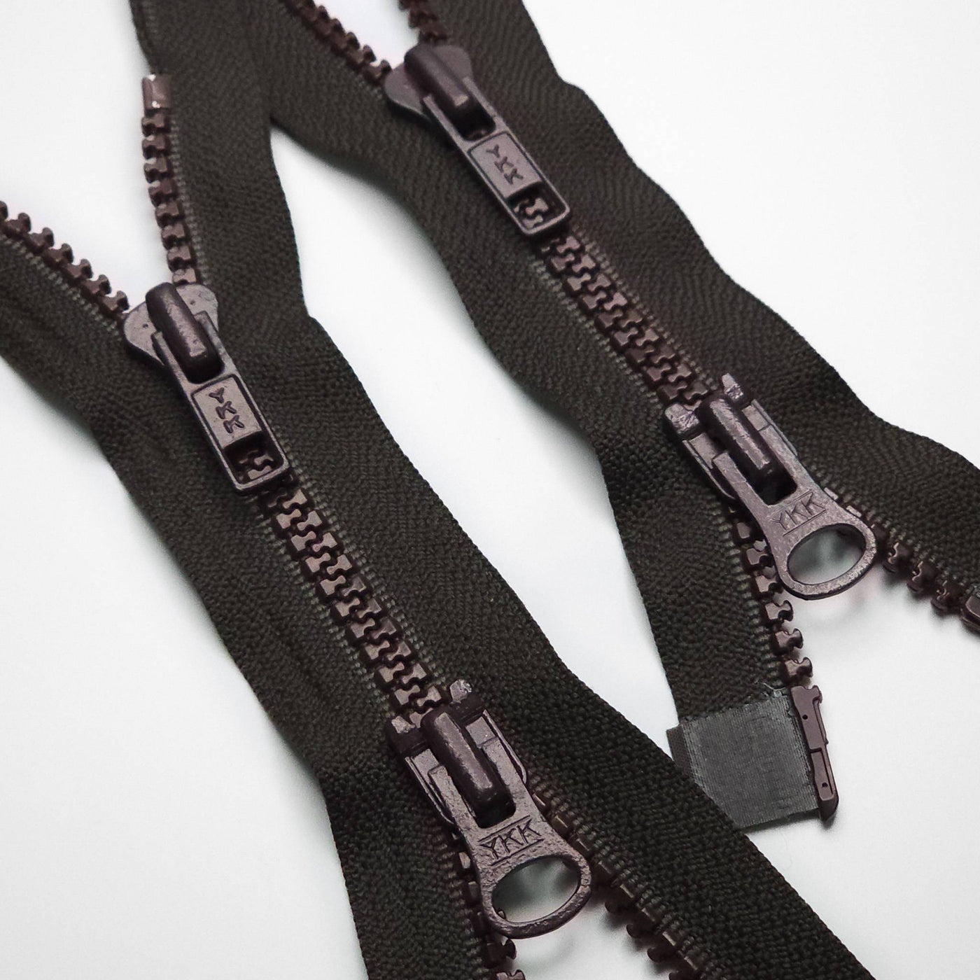 YKK | Open-End Zipper | Molded Plastic | 2 Ways | #5 | 29 3/4'' - 75.5 cm