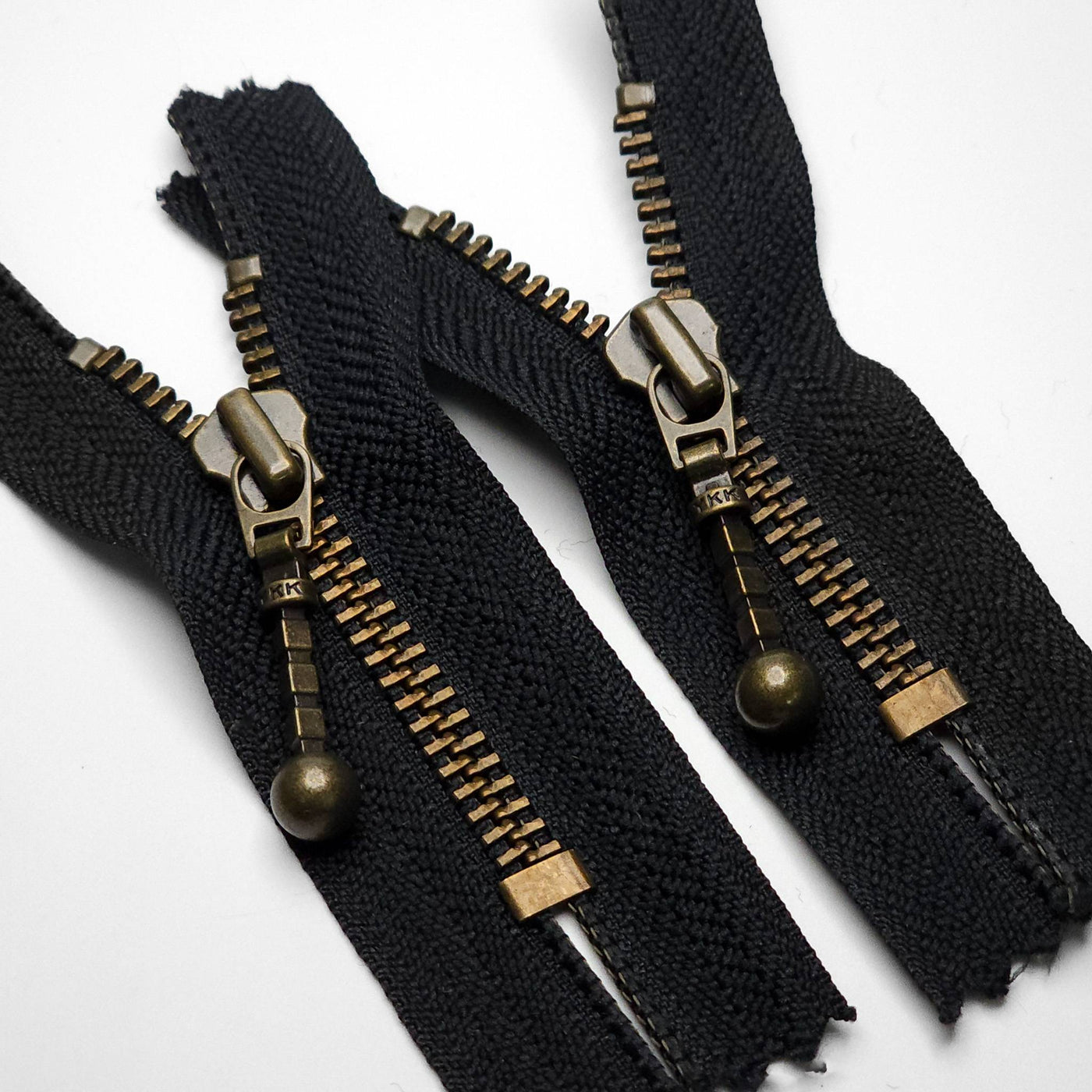 YKK | Fermeture à glissière fermée | #5 | 3" / 7, 5 cm | Noir