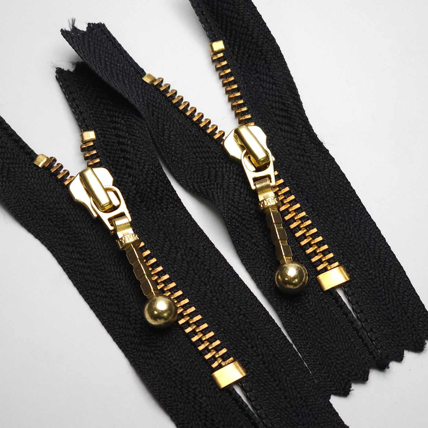 YKK | Fermeture à glissière fermée | #5 | 3" / 7, 5 cm | Noir