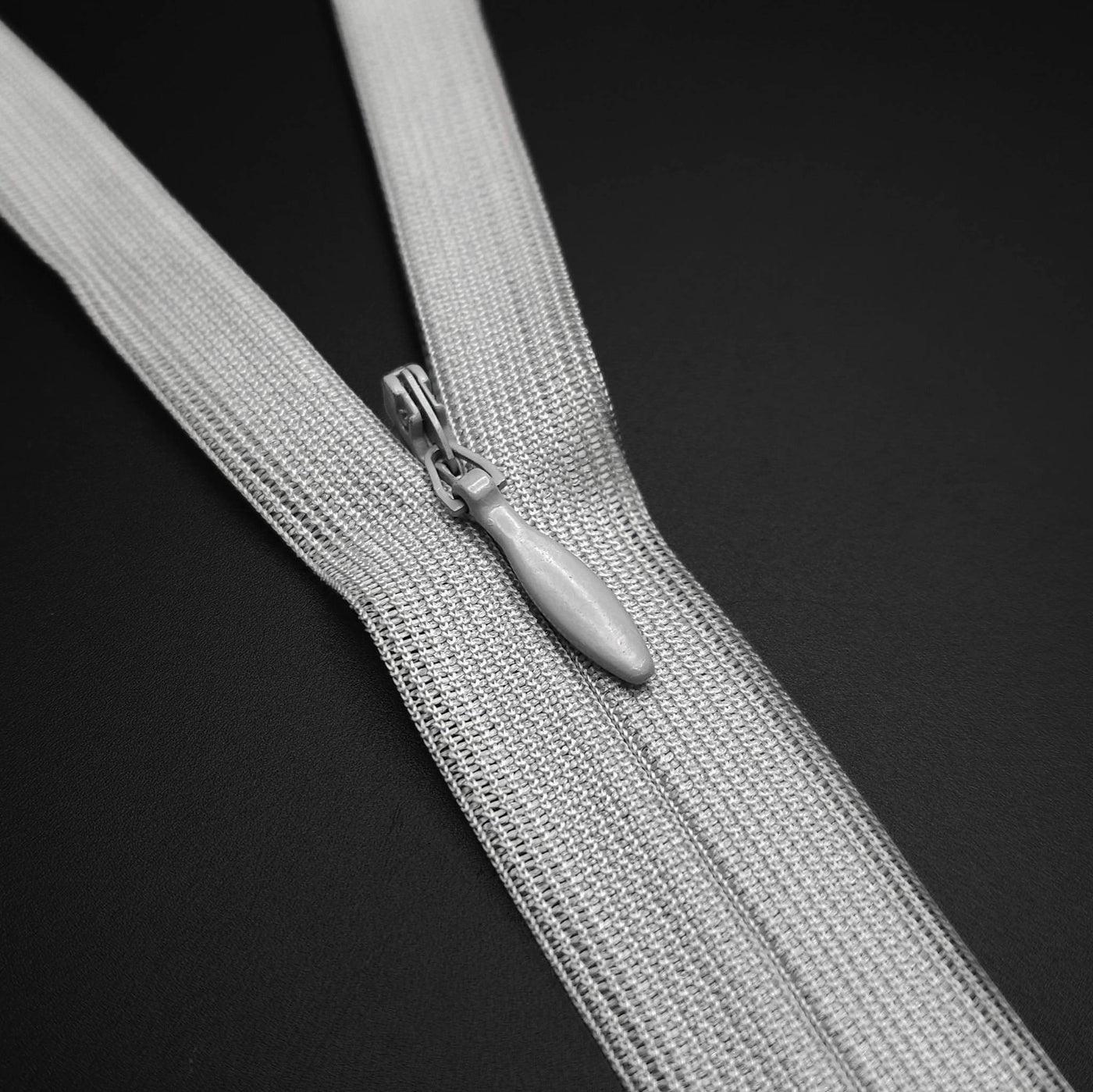 YKK | Closed End Invisible Zipper | #3 | 6 1/2'' - 16.5 cm