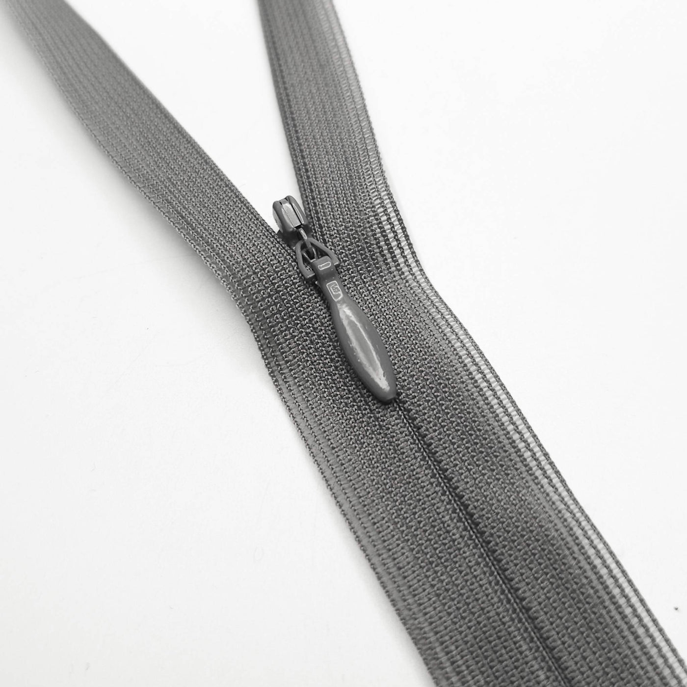 YKK | Closed End Invisible Zipper | #3 | 6 3/4'' - 17 cm