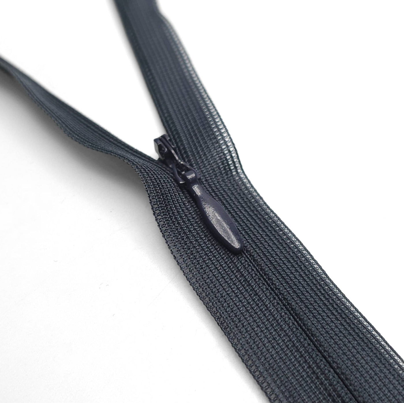 YKK | Closed End Invisible Zipper | #3 | 6 3/4'' - 17 cm