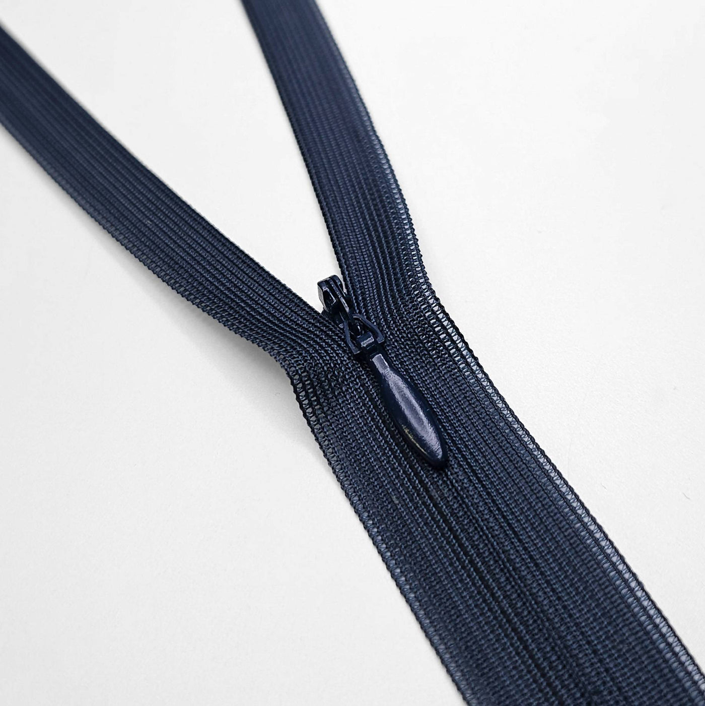 YKK | Closed End Invisible Zipper | #3 | 7 1/2 '' - 19 cm