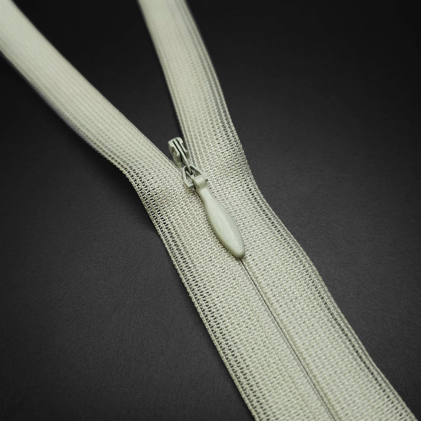 YKK | Closed End Invisible Zipper | #3 | 7 1/2 '' - 19 cm