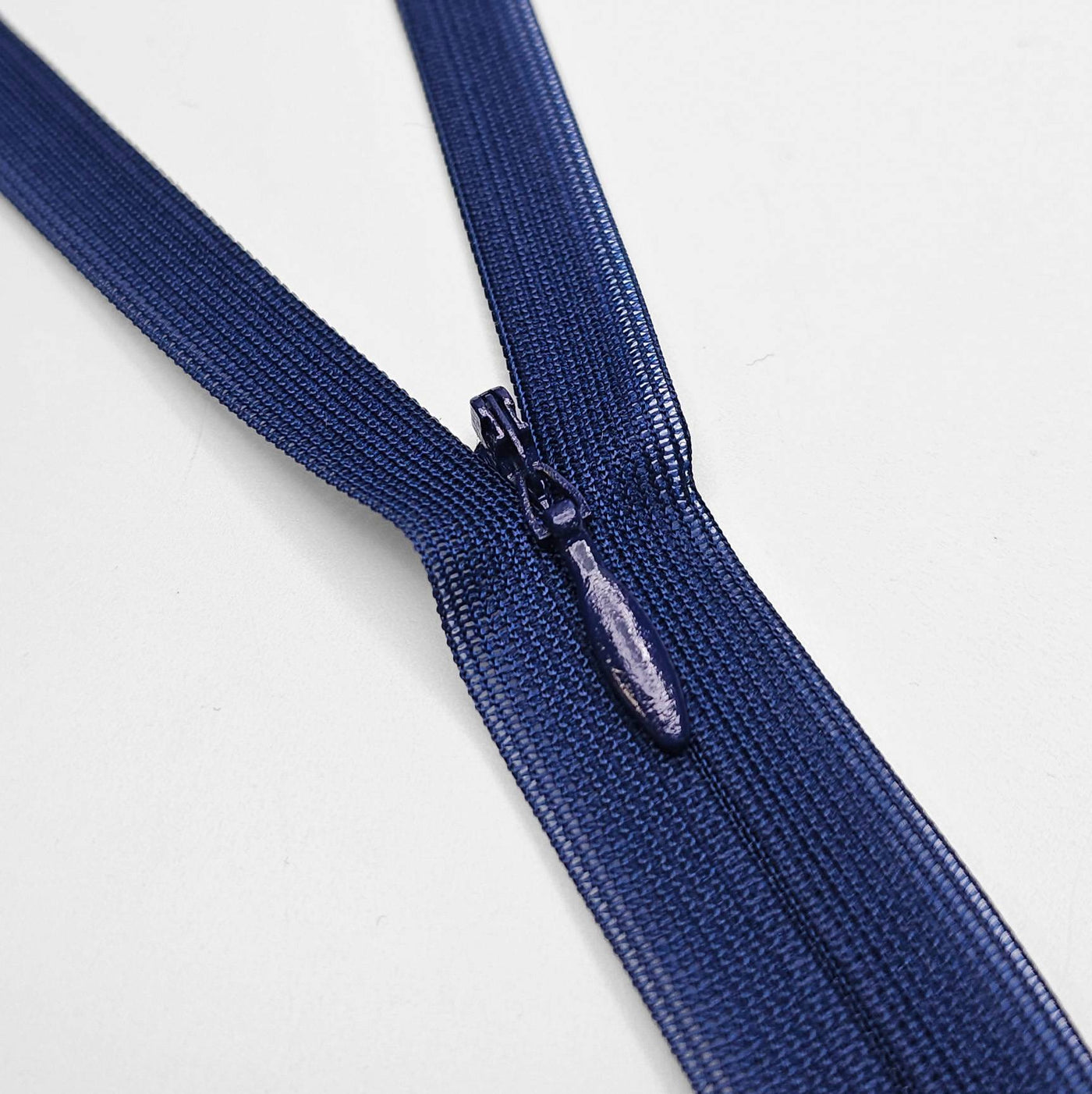 YKK | Closed End Invisible Zipper | #3 | 7 1/2 '' - 19 cm