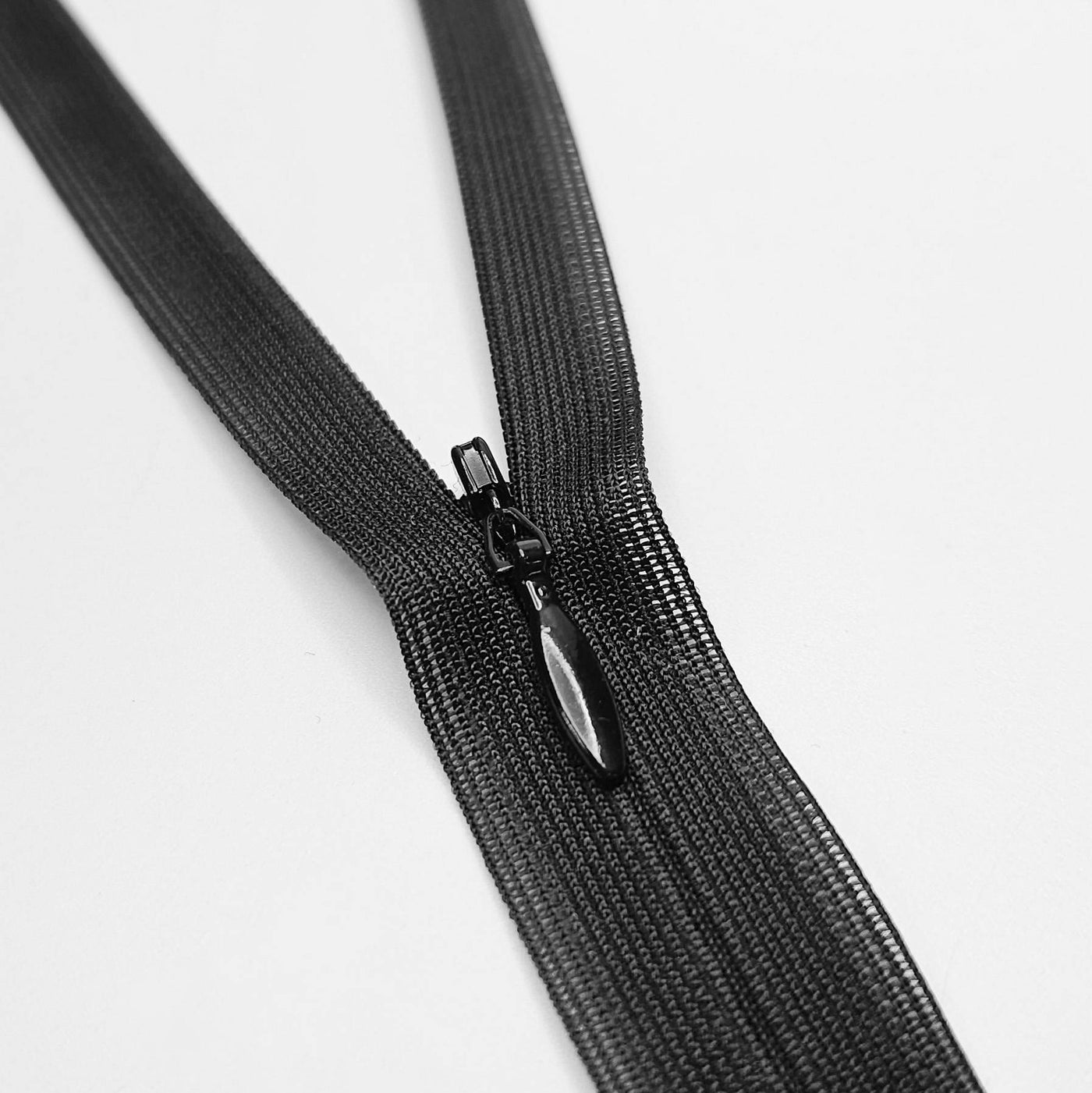 YKK | Closed End Invisible Zipper | #3 | 7 1/2 '' - 19 cm