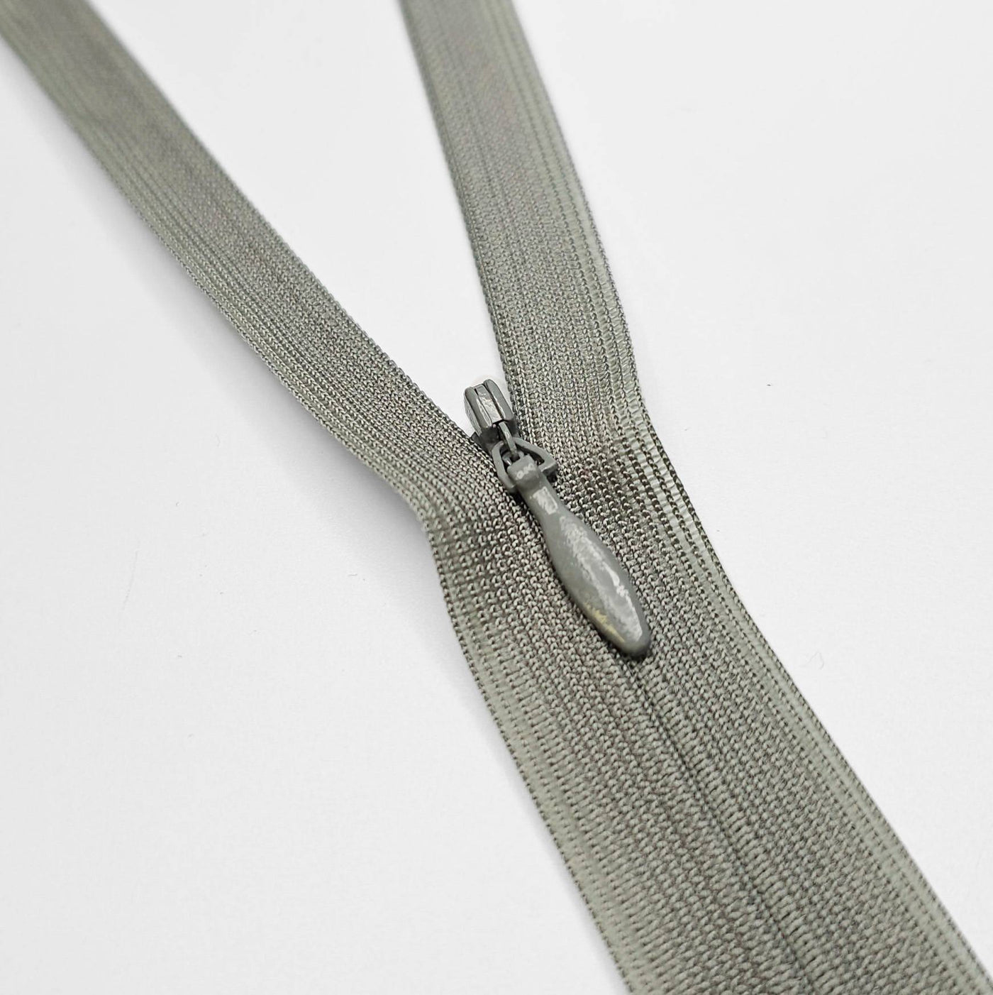 YKK | Closed End Invisible Zipper | #3 | 7 1/2 '' - 19 cm