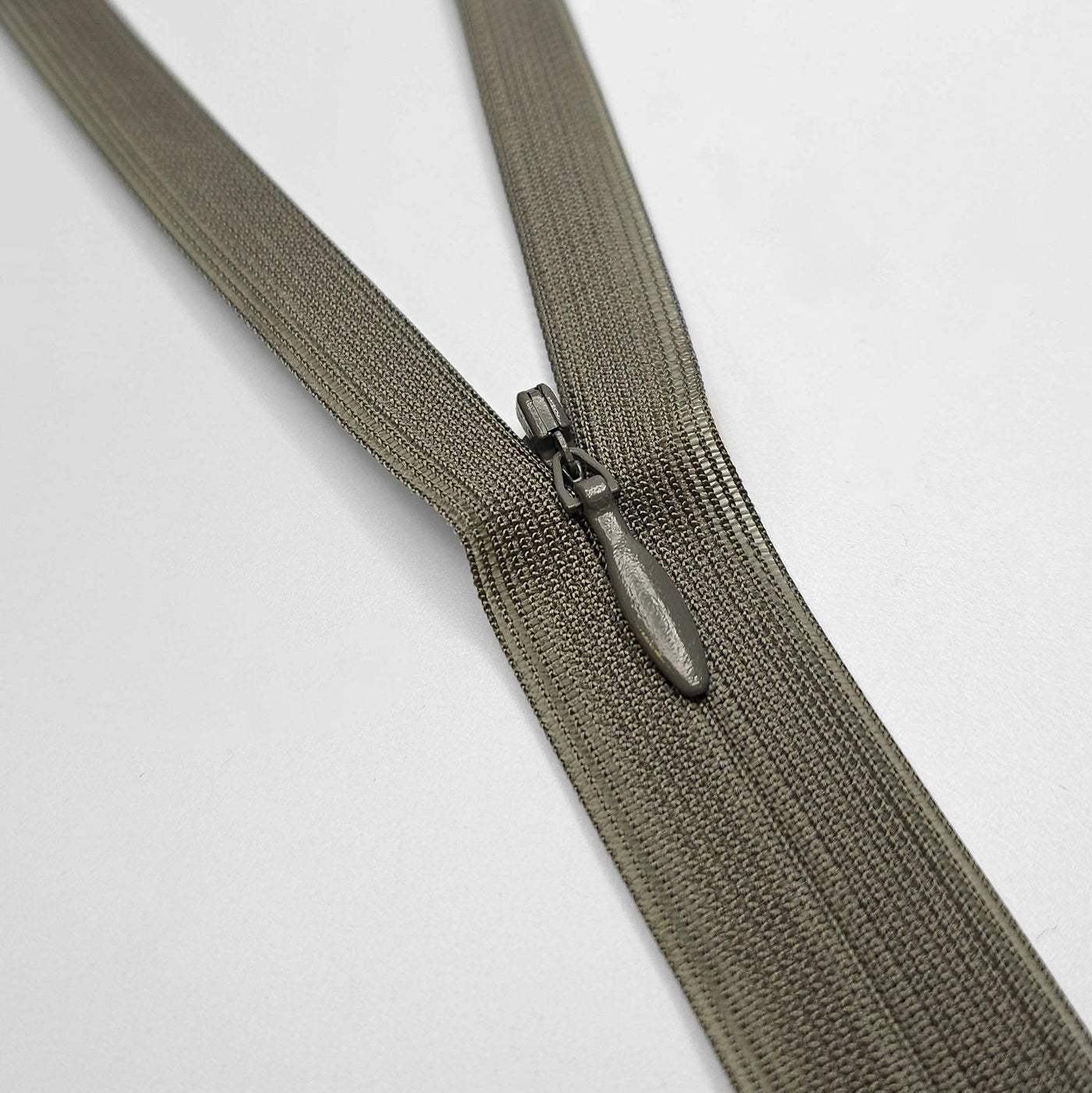 YKK | Closed End Invisible Zipper | #3 | 7 1/2 '' - 19 cm