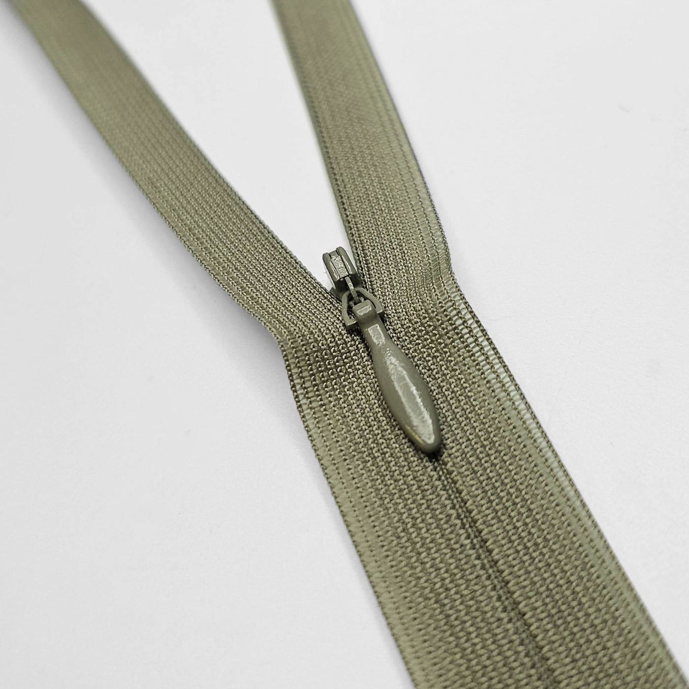 YKK | Closed End Invisible Zipper | #3 | 7 1/2 '' - 19 cm