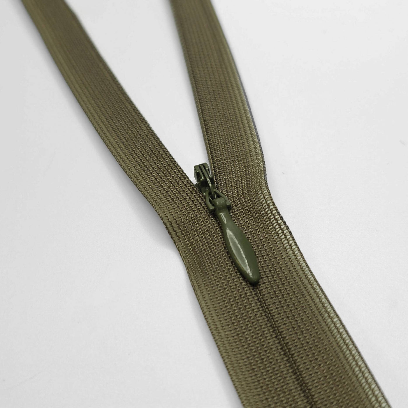 YKK | Closed End Invisible Zipper | #3 | 7 1/2 '' - 19 cm