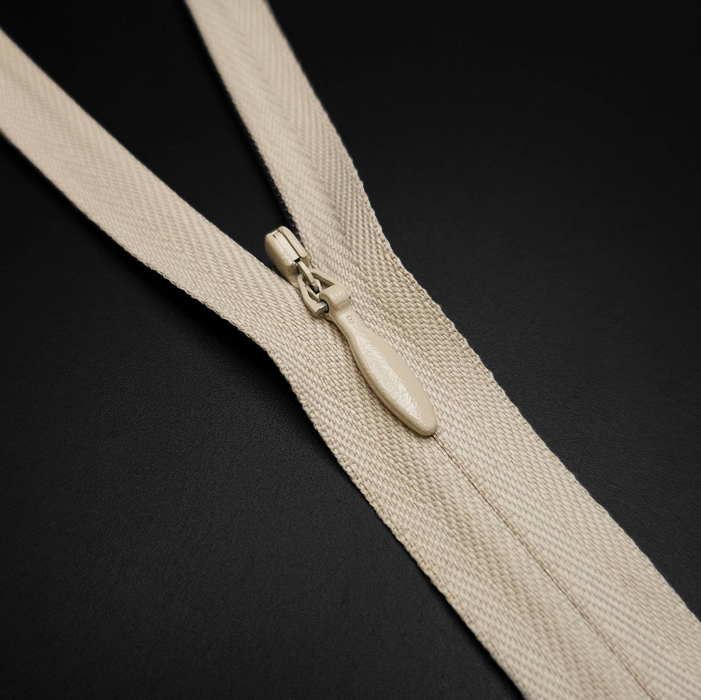 YKK | Closed End Invisible Zipper | #3 | 7 1/2 '' - 19 cm