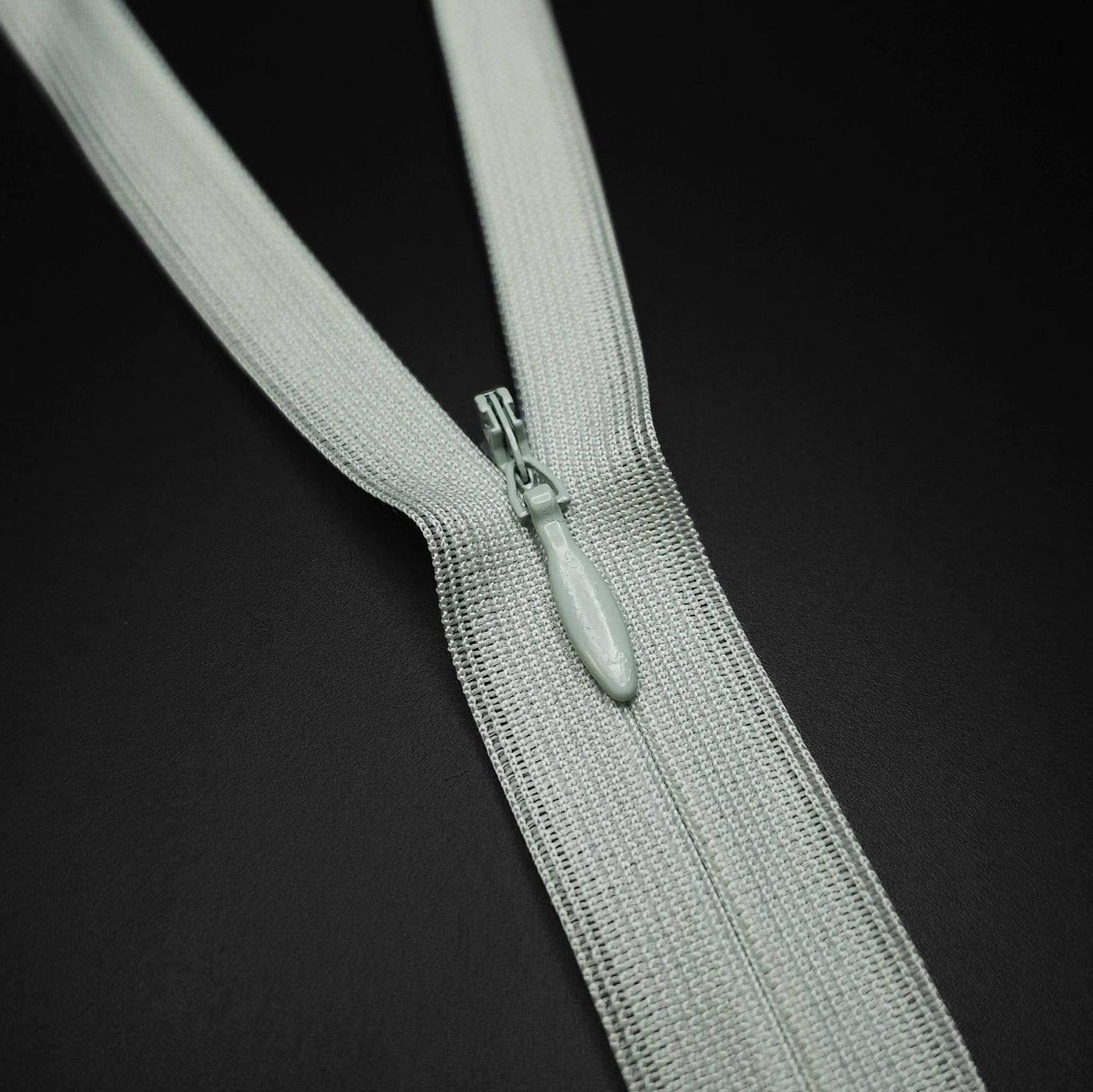 YKK | Closed End Invisible Zipper | #3 | 7 1/2 '' - 19 cm